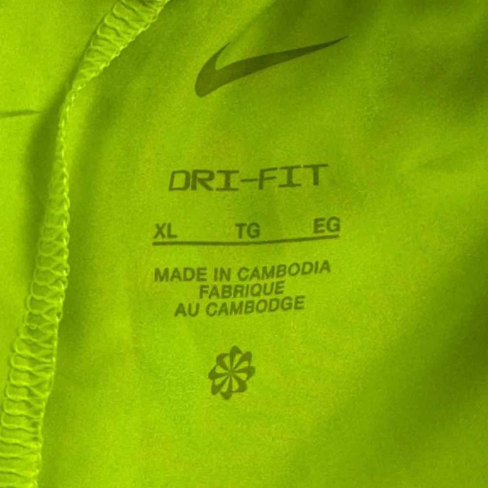 Nike Kids Dri-FIT Training Shorts Volt Neon Yellow DX5382-702 XL